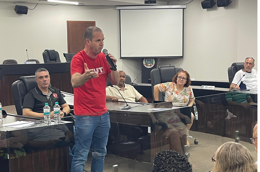 Dirigentes do Sindicato de Umuarama participam de debate público sobre o fim da escala 6 x 1